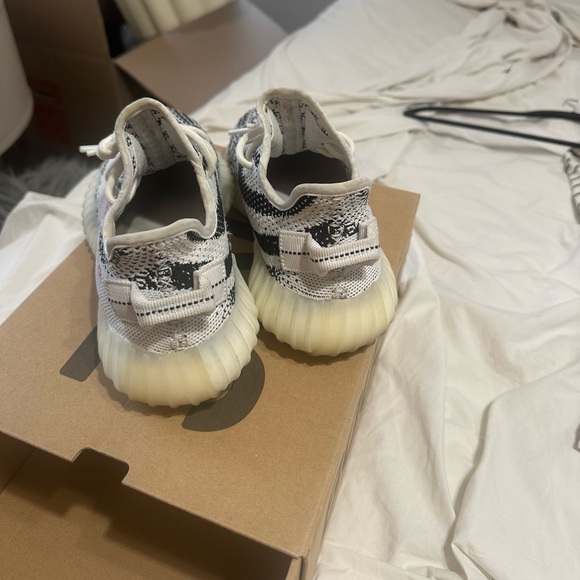 Yeezy 350 zebra - Picture 7 of 10